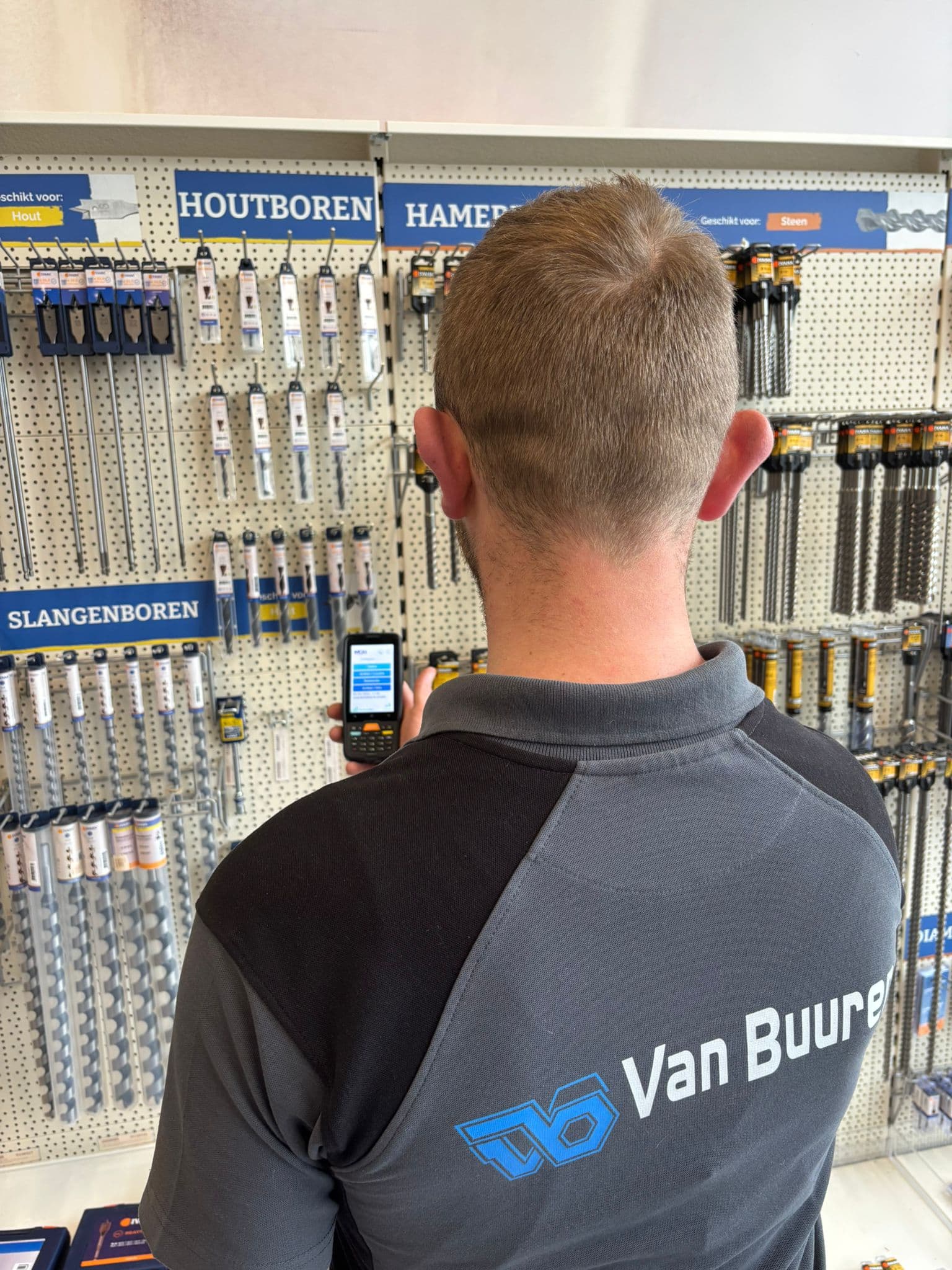 Scannen in de winkel bij Van Buuren
